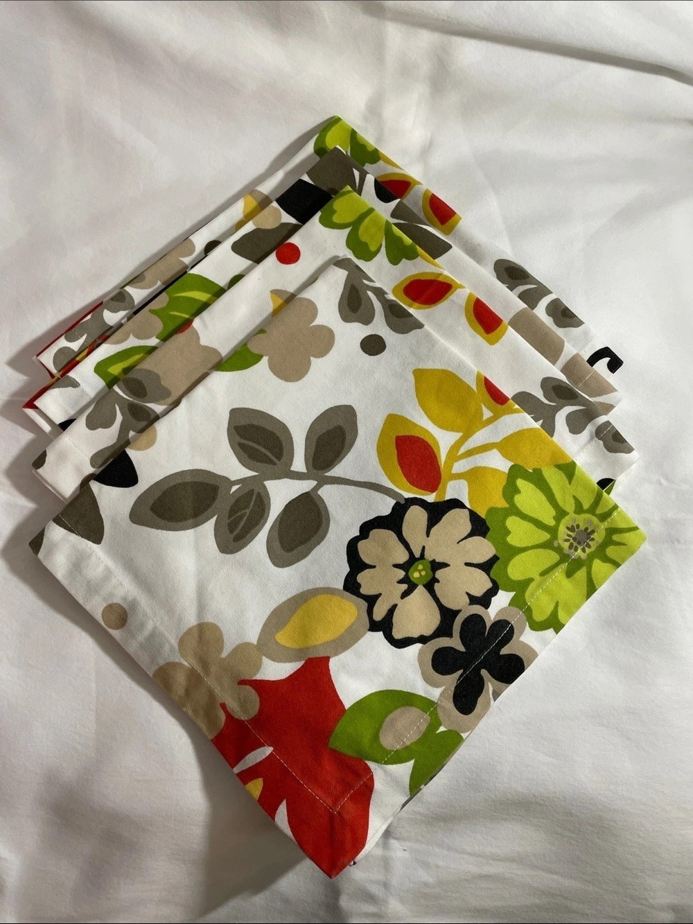 Crate & Barrel Maribel Napkin Floral Napkins in White & Green